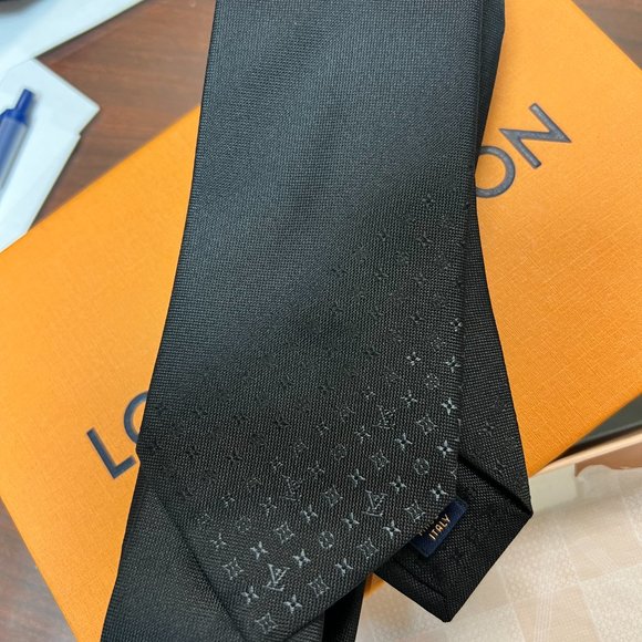 Louis Vuitton Monogram Gradient Tie - Picture 2 of 2